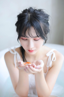  穿过人群见到你
